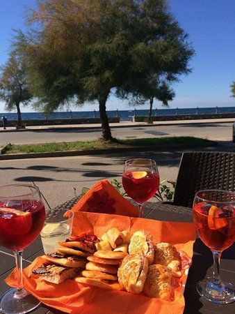 Caffetteria Night and Day